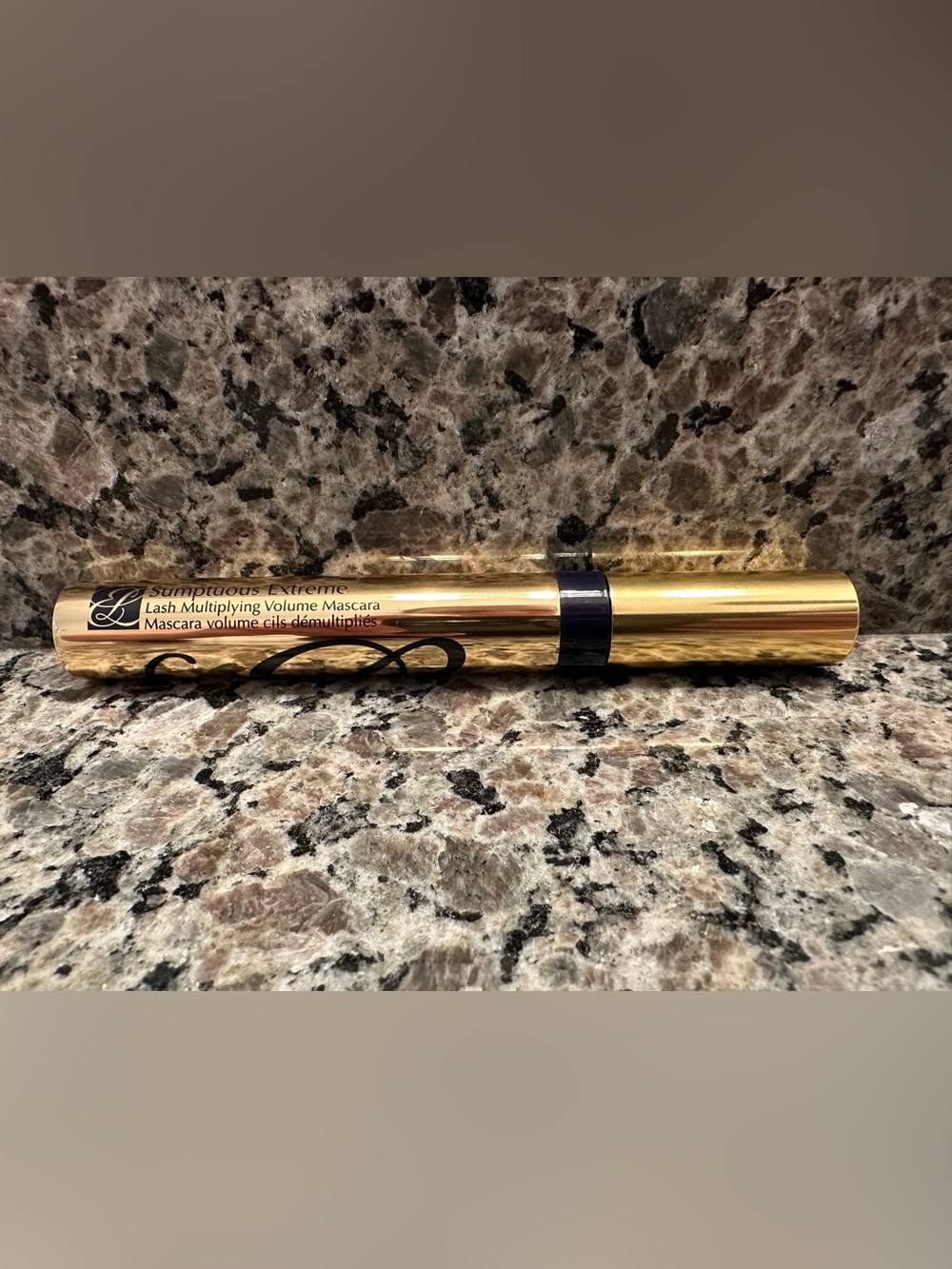 Estée Lauder Sumptuous Extreme Mascara - shade 01 extreme black